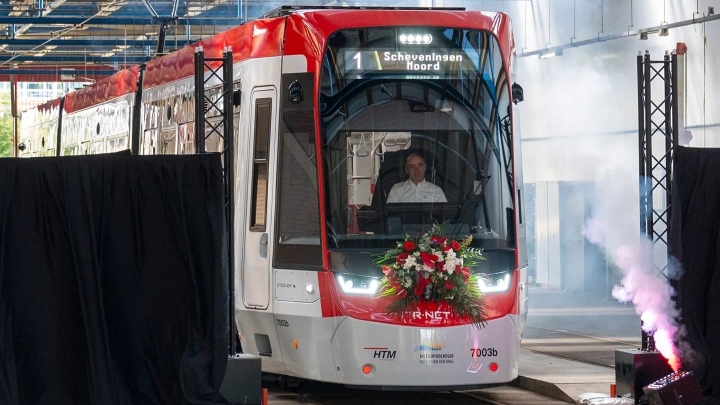 Рекордный контракт Stadler: в Гааге представлен первый трамвай TINA