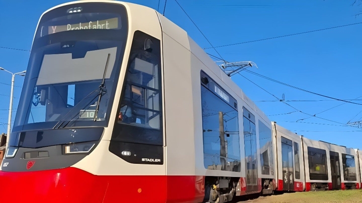 В Галле начались испытания новейших трамваев Stadler TINA
